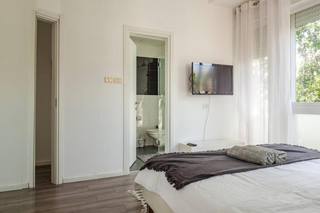 Big Apartment Next To Gordon Beach Plus Free Parking Tel Aviv Buitenkant foto