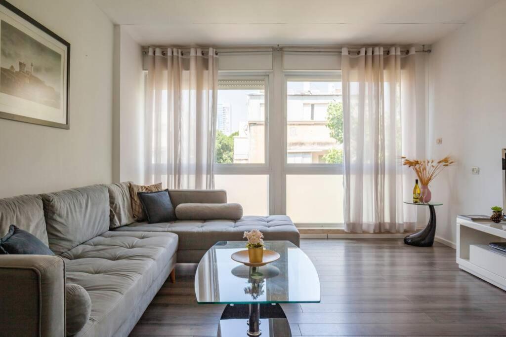 Big Apartment Next To Gordon Beach Plus Free Parking Tel Aviv Buitenkant foto