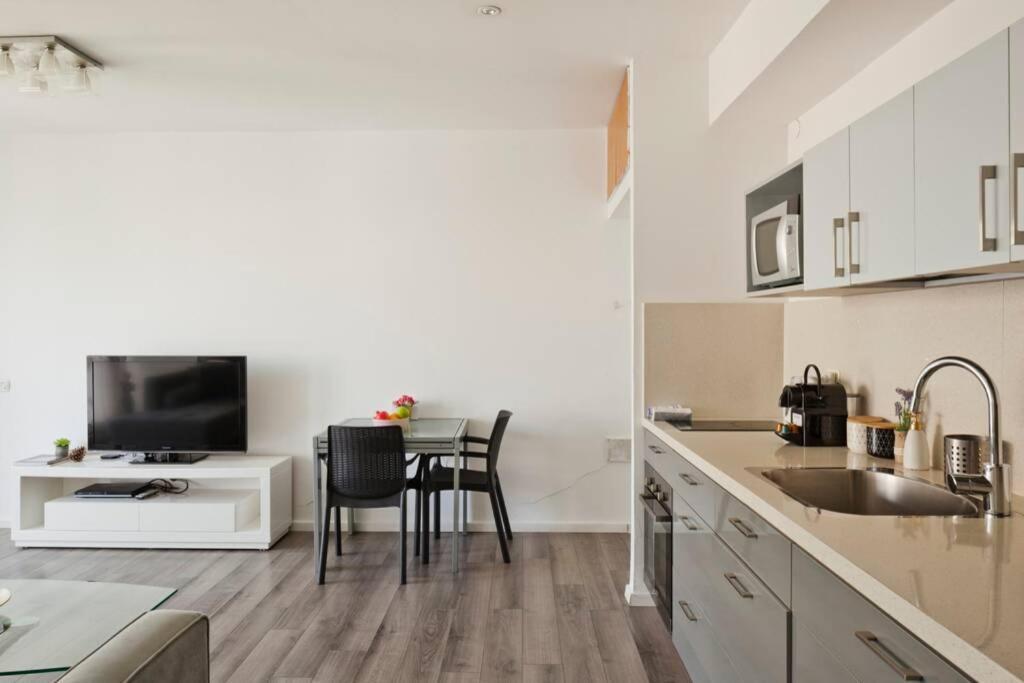 Big Apartment Next To Gordon Beach Plus Free Parking Tel Aviv Buitenkant foto