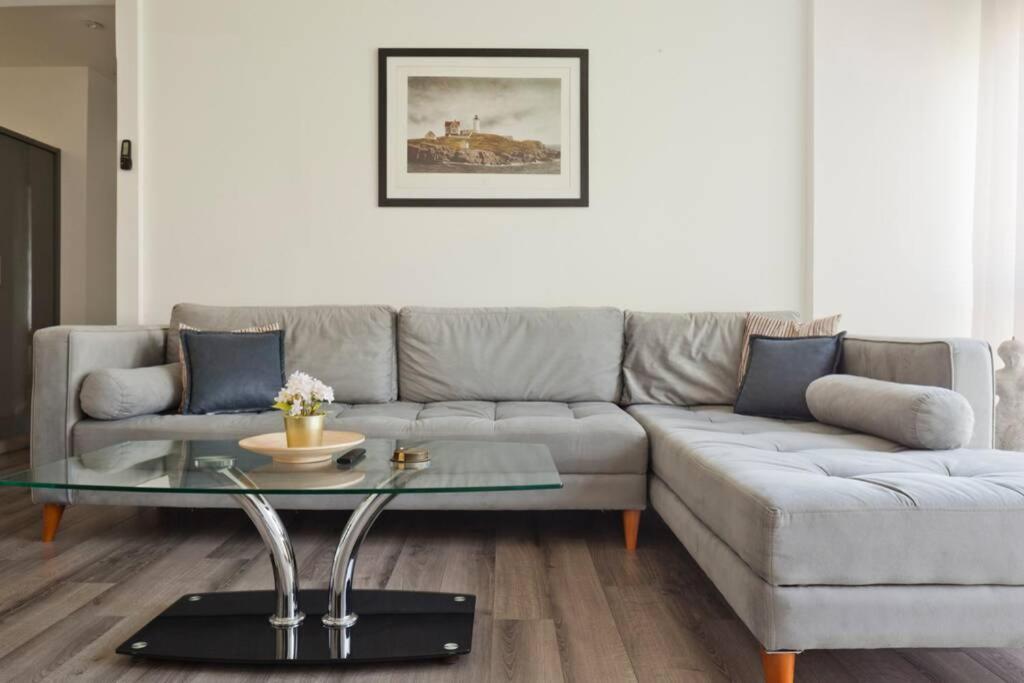 Big Apartment Next To Gordon Beach Plus Free Parking Tel Aviv Buitenkant foto