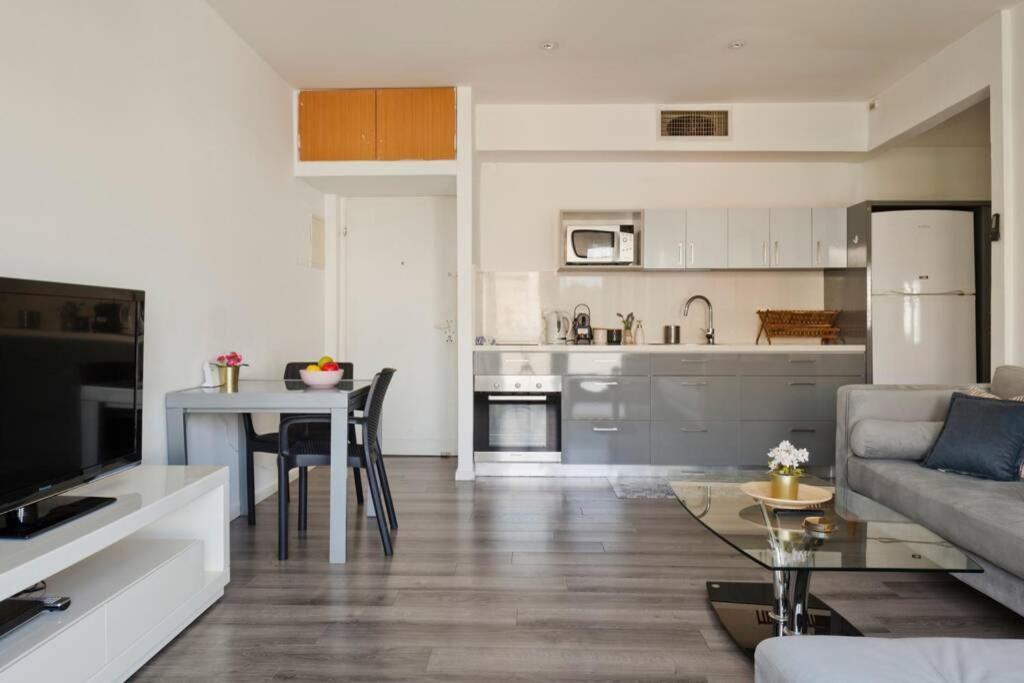Big Apartment Next To Gordon Beach Plus Free Parking Tel Aviv Buitenkant foto