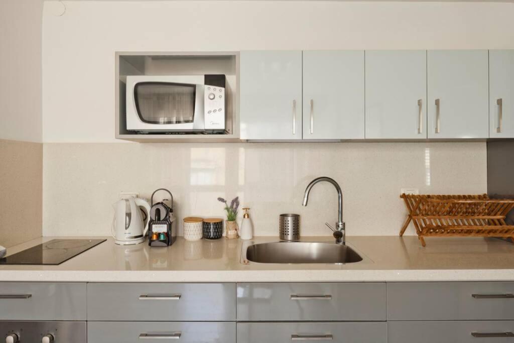 Big Apartment Next To Gordon Beach Plus Free Parking Tel Aviv Buitenkant foto